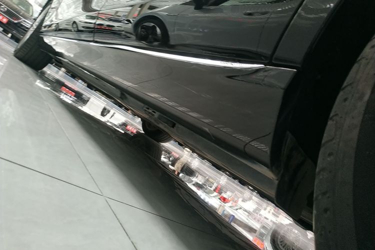 奔驰E级 2020款 改款 E 300 L 殊享版局部细节9002