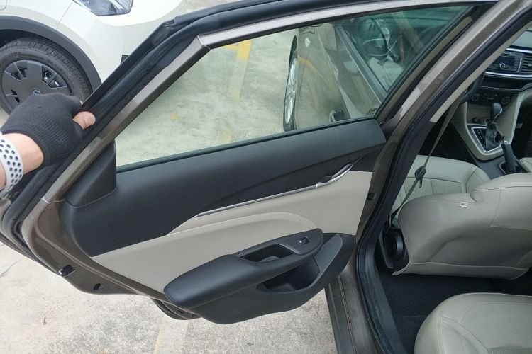 别克 英朗 2017款 15N 自动精英型中控内饰49