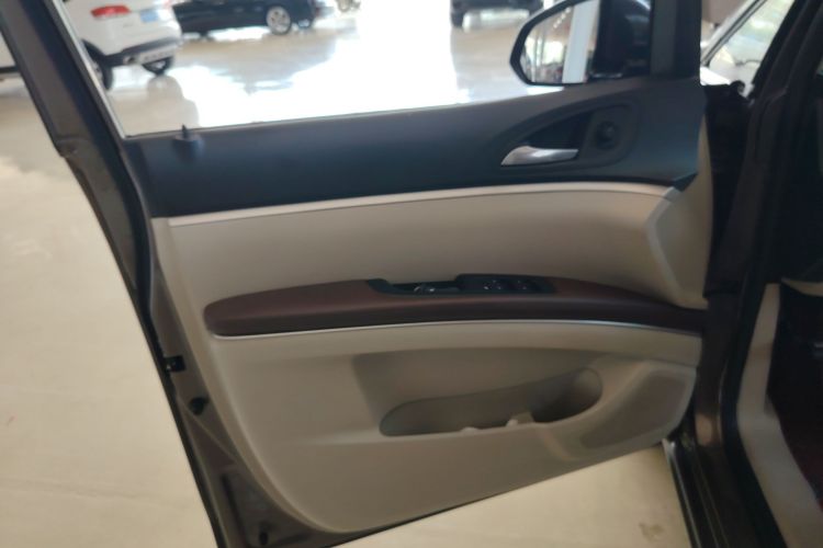 别克GL8 2017款 25S 豪华型 国V中控内饰7007