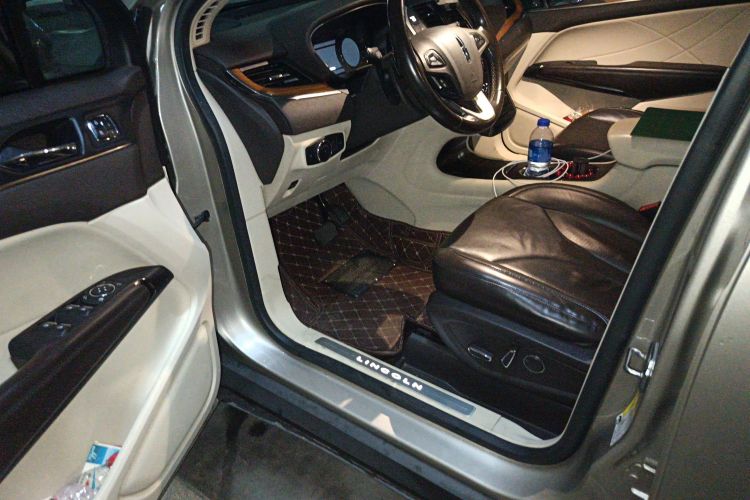 林肯MKC 2014款 2.0T 四驱尊耀版中控内饰7003