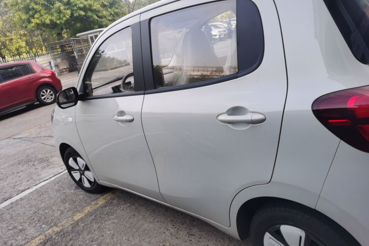 五菱汽车 宏光MINIEV 2024款 第三代 215km 进阶版车身外观4