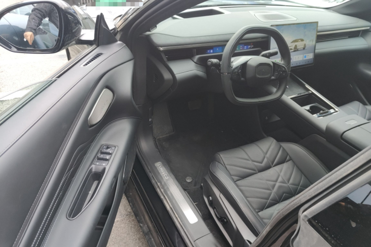 领克10 EM-P 2025款 120四驱Ultra中控内饰7003