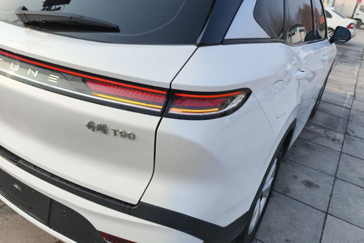 奔腾T90 2023款 1.5T DCT 自动豪华型车身外观9
