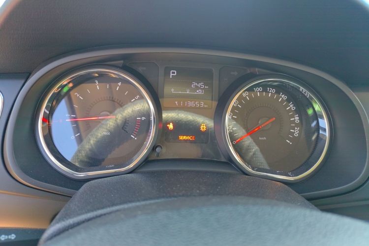 雪铁龙C3-XR 2015款 1.6L 自动先锋型中控内饰14