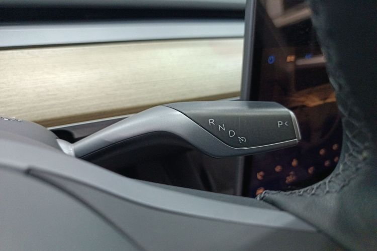 特斯拉 Model Y 2022款 改款 长续航全轮驱动版中控内饰18