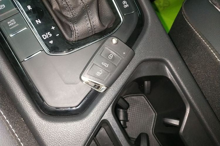 大众 途观L 2024款 300TSI 自动两驱智享版中控内饰7001