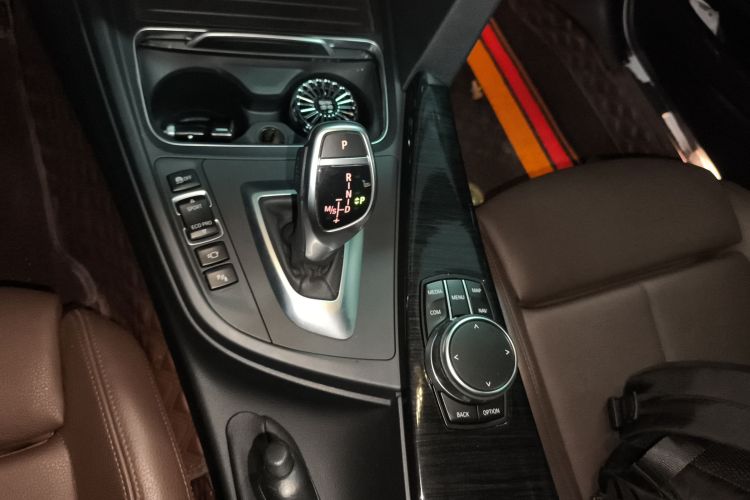 宝马3系 2018款 320Li 领先型豪华套装中控内饰18