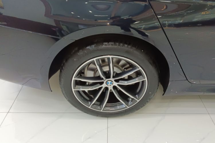 宝马5系 2022款 改款二 525Li M运动套装车身外观6008