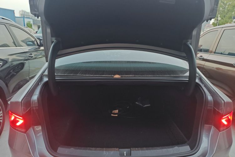 比亚迪 秦PLUS 2023款 冠军版 DM-i 55KM领先型机舱底盘23