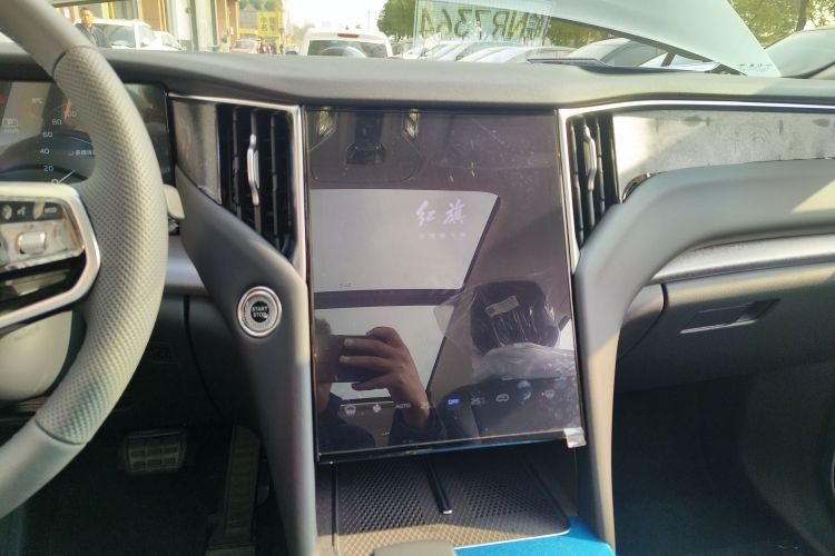 红旗HS7 PHEV 2025款 2.0T PHEV 四驱200万辆纪念版 6座中控内饰16