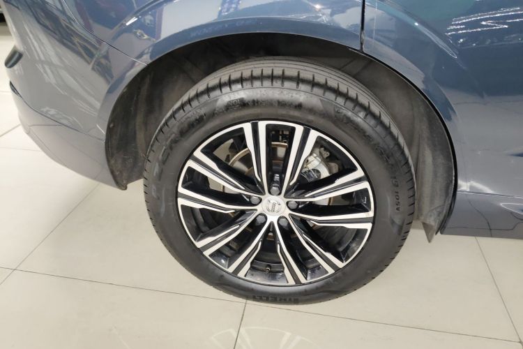 沃尔沃XC60 2022款 B5 四驱智远豪华版车身外观6008