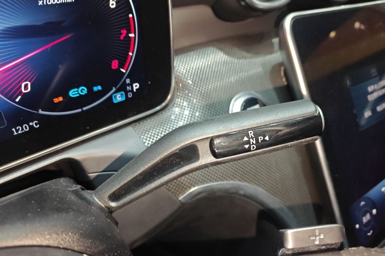 奔驰C级 2022款 C 260 L 运动版中控内饰18