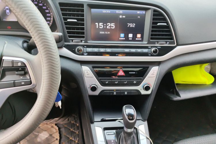 现代 领动 2016款 1.6L 自动智炫·精英型中控内饰16