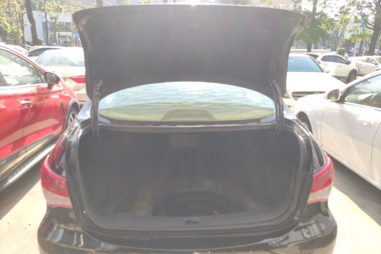 日产 轩逸 2012款 经典 1.6XE 手动舒适版机舱底盘23