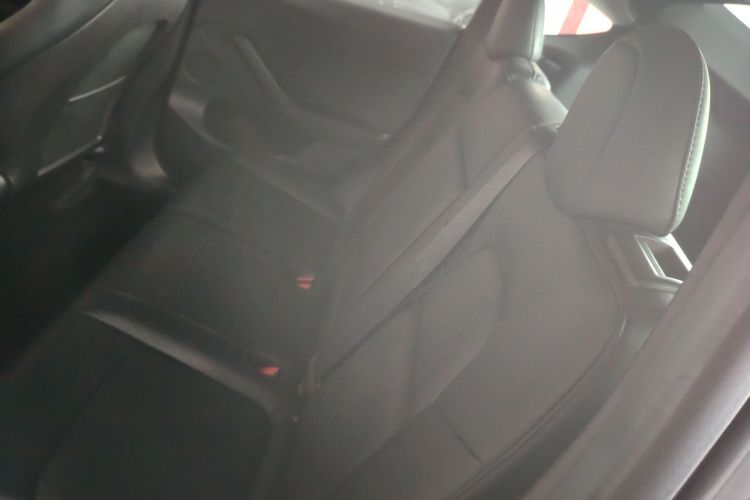 特斯拉 Model Y 2022款 长续航全轮驱动版中控内饰7004