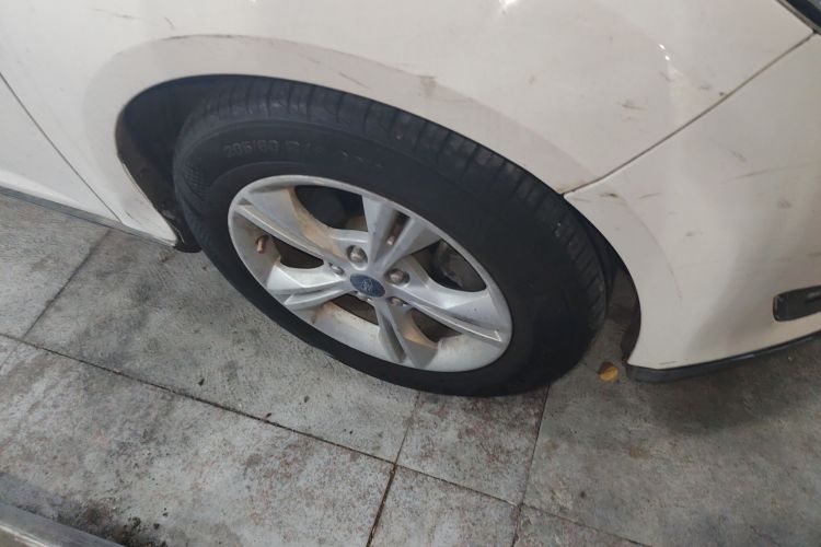 福特 福克斯 2017款 两厢 1.6L 手动舒适型智行版车身外观6007