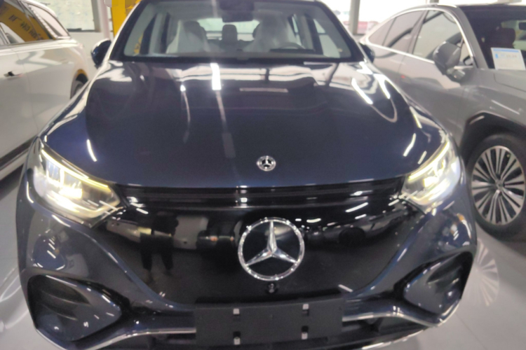 奔驰EQE SUV 2023款 350 4MATIC 先锋版车身外观2
