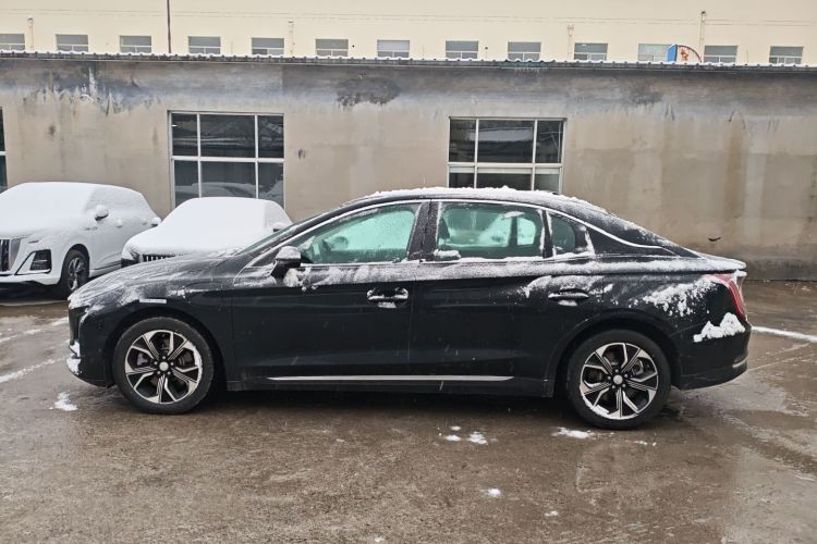 红旗E-QM5 2023款 改款 基础出行版车身外观4