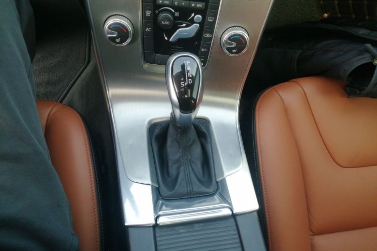 沃尔沃S60 2016款 S60L T4 智远版中控内饰18