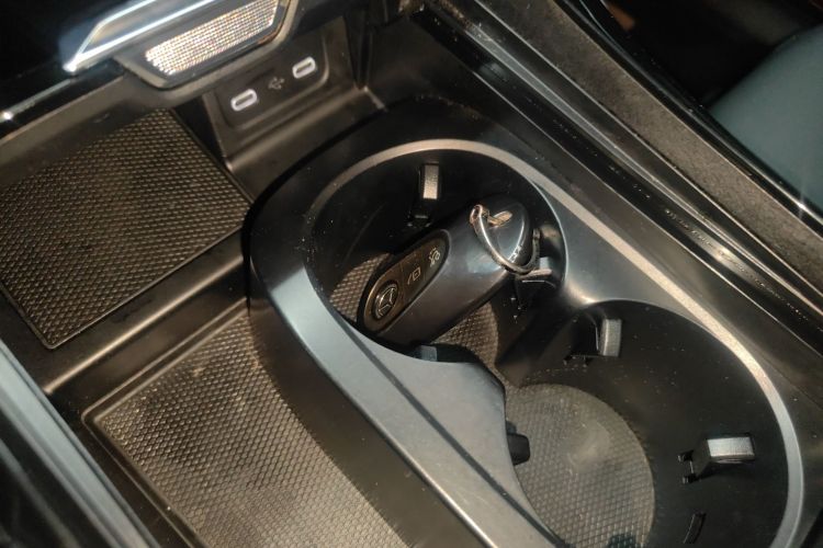 奔驰C级 2023款 改款 C 200 L 运动版中控内饰11