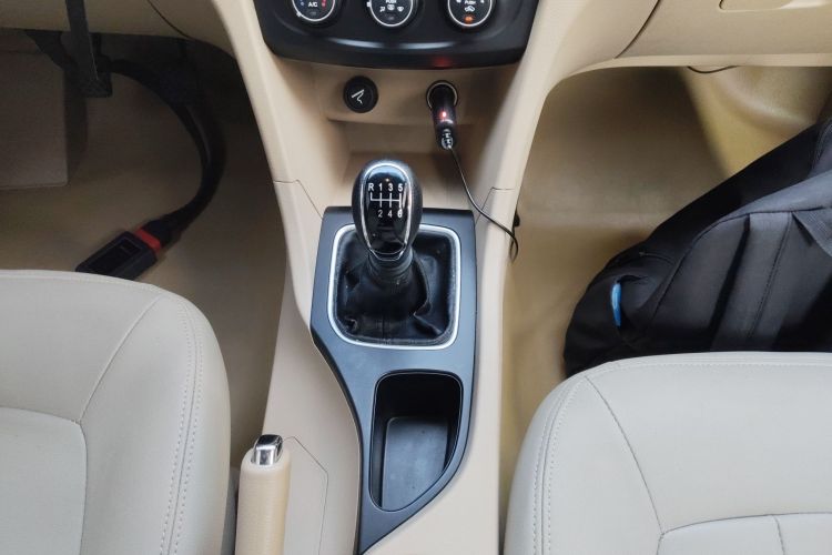 宝骏730 2019款 1.5L 手动超值型 7座 国VI中控内饰18