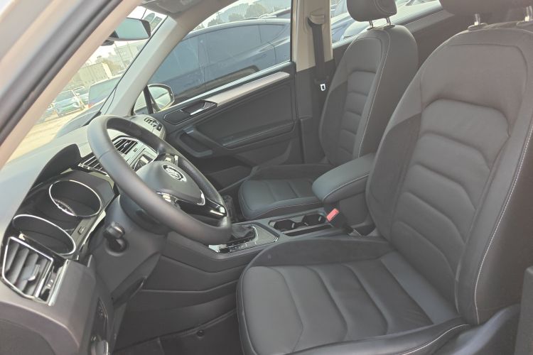 大众 途观L 2017款 330TSI 自动两驱豪华版中控内饰19