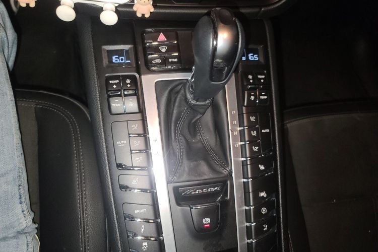 保时捷 2021款 Macan 2.0T中控内饰18