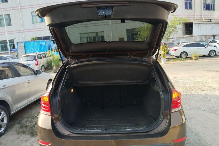 宝马X1 2014款 sDrive18i 时尚型局部细节23