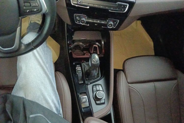 宝马X1 2018款 sDrive18Li 尊享型中控内饰18