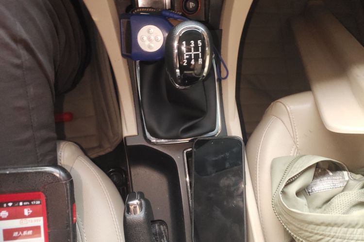 吉利汽车 帝豪 2017款 三厢百万款 1.5L 手动豪华型局部细节18