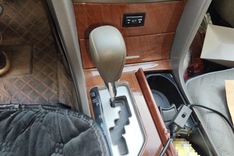 丰田 凯美瑞 2013款 200E 经典精英版中控内饰18