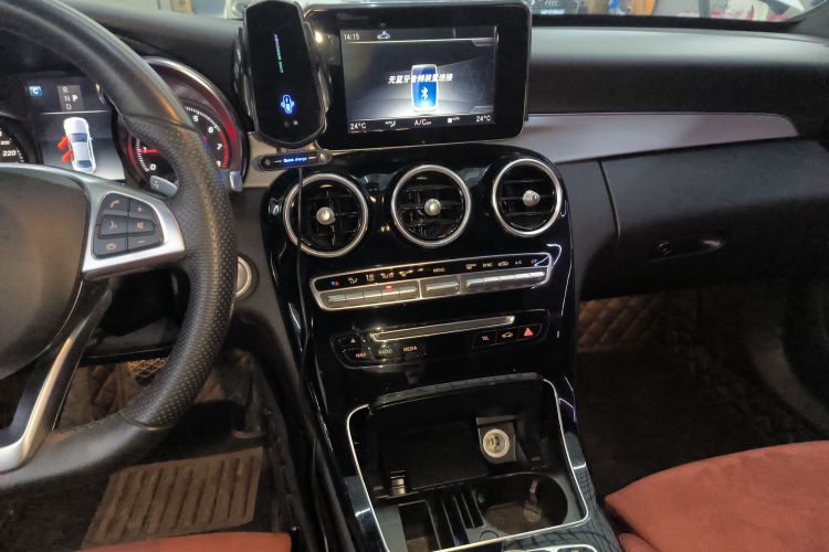 奔驰C级 2018款 C 200 运动版中控内饰16