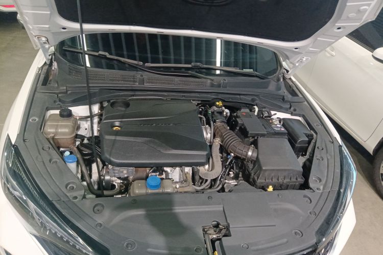 长安 逸动 2023款 畅享版 PLUS 蓝鲸NE 1.4T GDI DCT尊贵版机舱底盘24