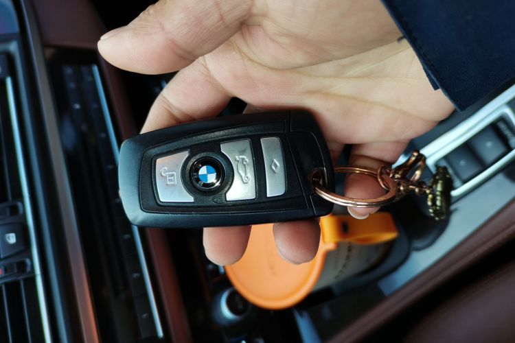 宝马5系 2017款 528Li 领先型中控内饰11