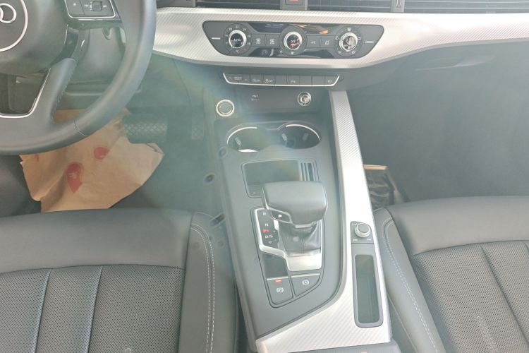 奥迪A4L 2020款 40 TFSI 时尚致雅型中控内饰18