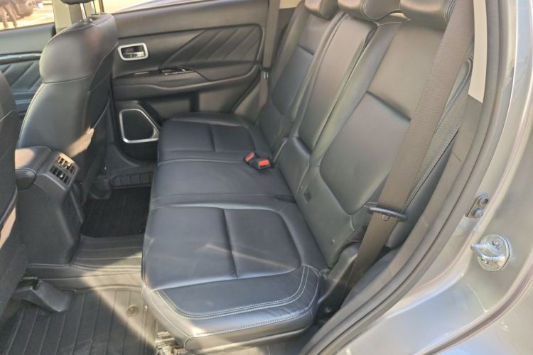 三菱 欧蓝德 2019款 2.0L 两驱畅享版 7座 国VI中控内饰21