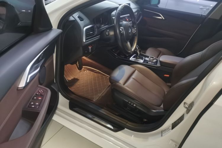 宝马1系 2020款 120i M运动套装中控内饰20