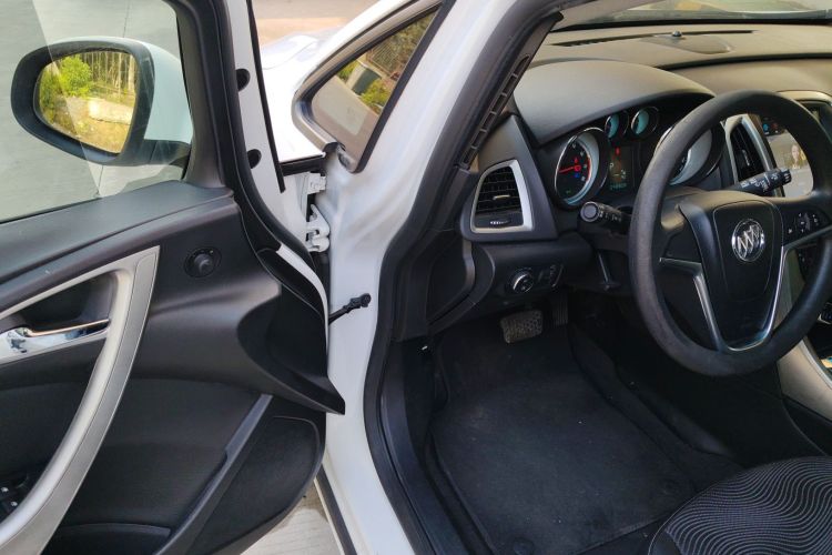 别克 英朗 2014款 XT 1.6L 自动时尚版中控内饰20