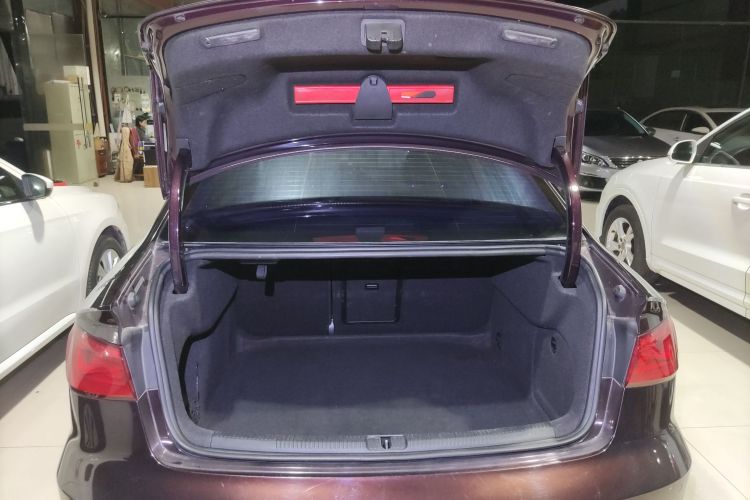 奥迪A3 2015款 Limousine 35 TFSI 百万纪念舒享型机舱底盘23