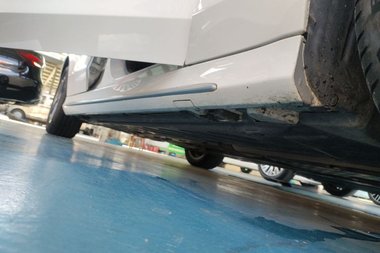 奔驰C级 2021款 C 260 L 运动版局部细节9001