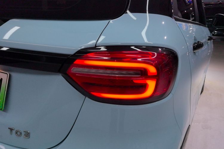 零跑汽车 零跑T03 2021款 400豪华版车身外观9