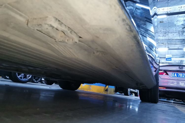 奔驰C级 2024款 C 200 L 运动版局部细节9002