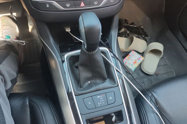 标致408 2018款 改款 350THP 自动豪华版中控内饰18