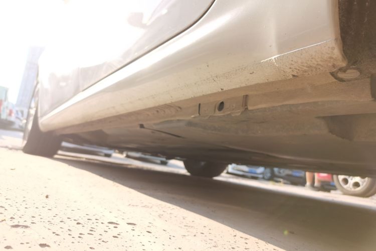 标致508 2015款 1.6THP 自动致臻版机舱底盘30