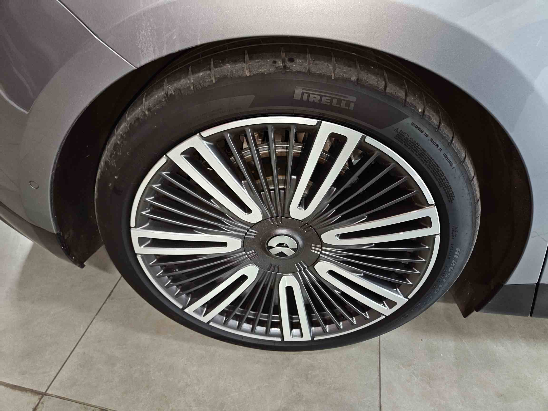 蔚来ET9 2025款 102kWh 首发限量版(3)