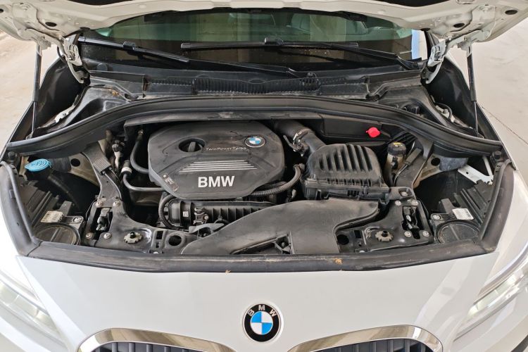 宝马2系旅行车 2018款 218i 时尚型机舱底盘24