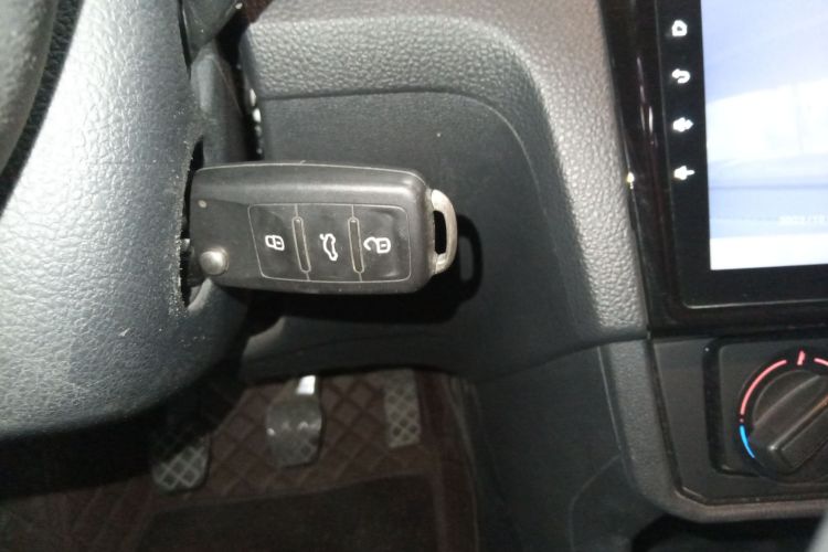 大众 桑塔纳 2016款 1.6L 手动风尚版中控内饰11