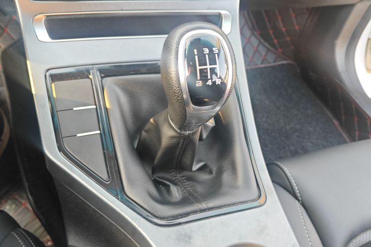 吉利汽车 帝豪 2019款 领军版 1.5L 手动向上亚运版 国VI中控内饰18