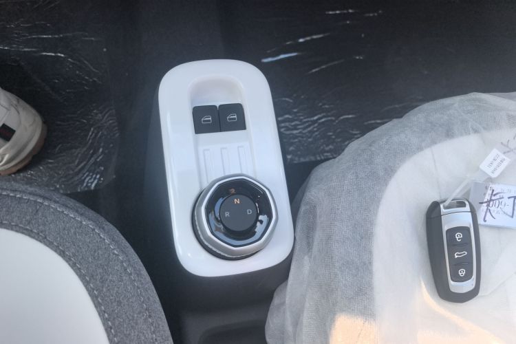 吉利银河 2025款 210km 熊猫卡丁中控内饰18