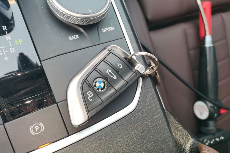 宝马3系 2020款 325i M运动套装中控内饰7001